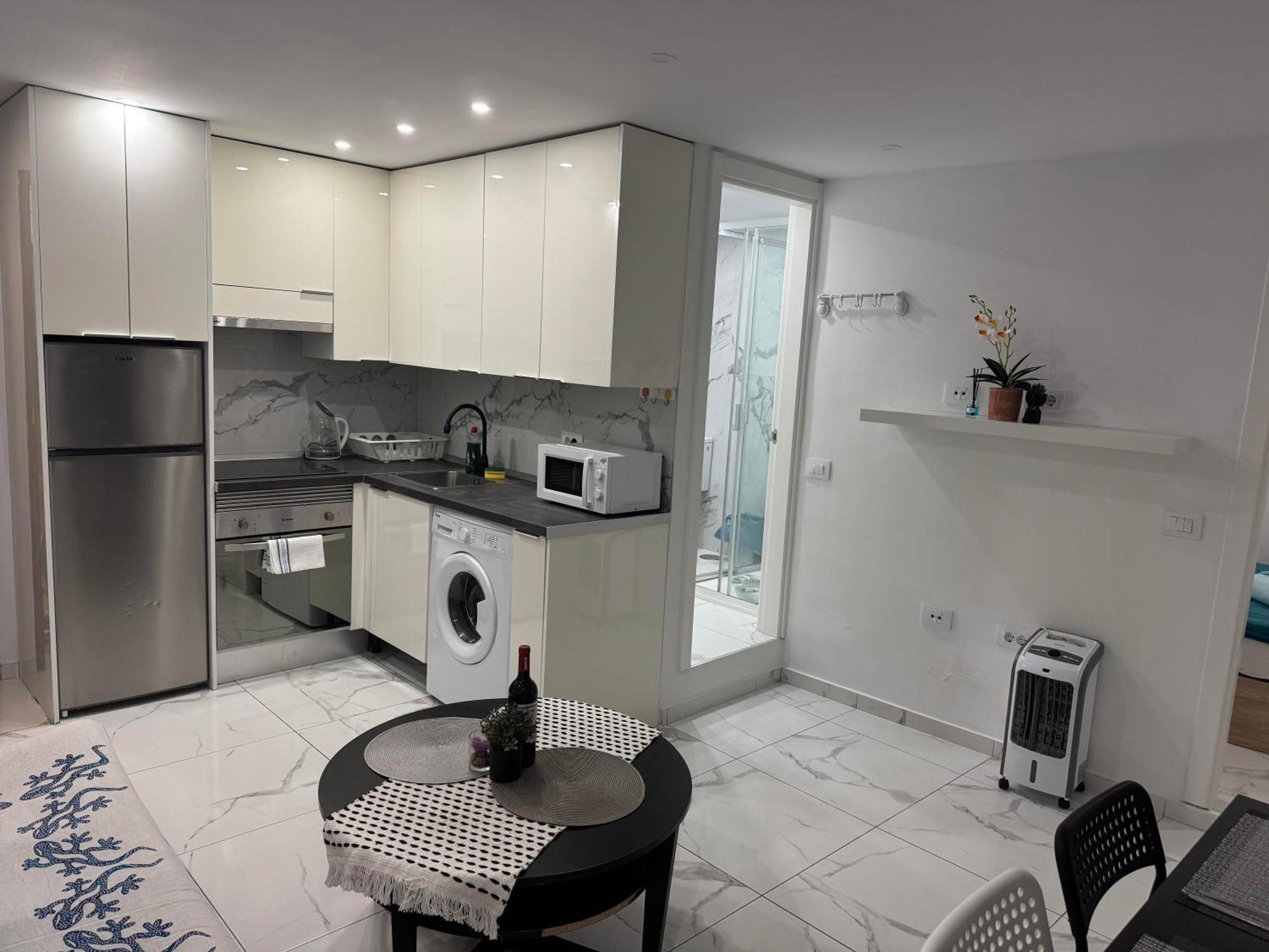 Heart Of Los Cristianos Modern Apartment Close To The Sea In Tenerife Eksteriør billede